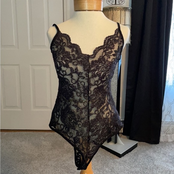 Beautiful Lace Bodysuit - Picture 4 of 4
